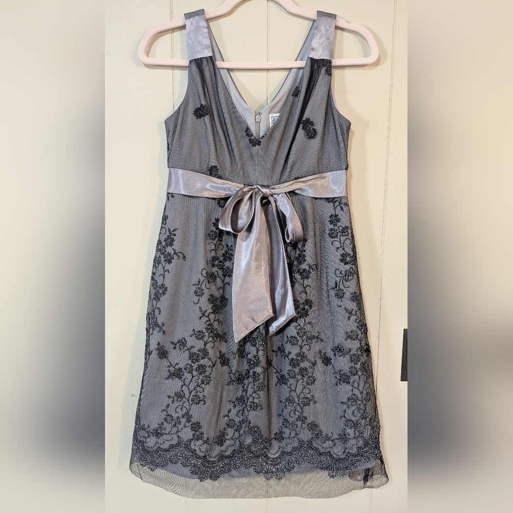 Jessica Howard Gray Formal Dress with Black Lace Size 4 Women's Elegant Y2K